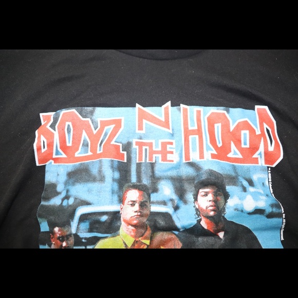 *SOLD*Super Cropped Graphic Tee💋 - Picture 2 of 2